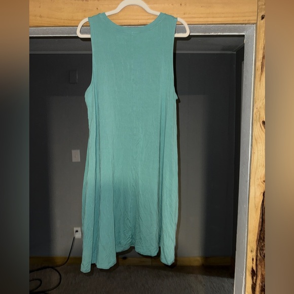 Dress - Picture 3 of 3